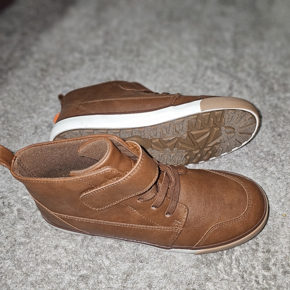 New Boys Casual Hi Top Sneakers Shoes Size 6 Youth Stretch Laces No Tie Slip On - Picture 2 of 12